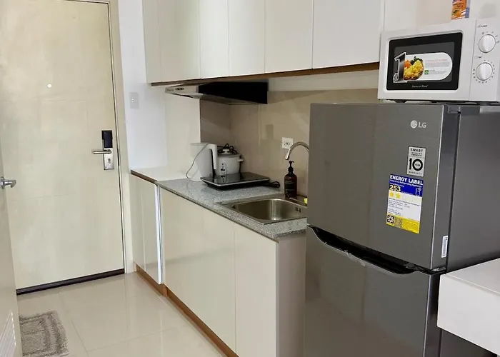 Japandi-inspired 1br Beside Sm Southmall Apartamento Manila